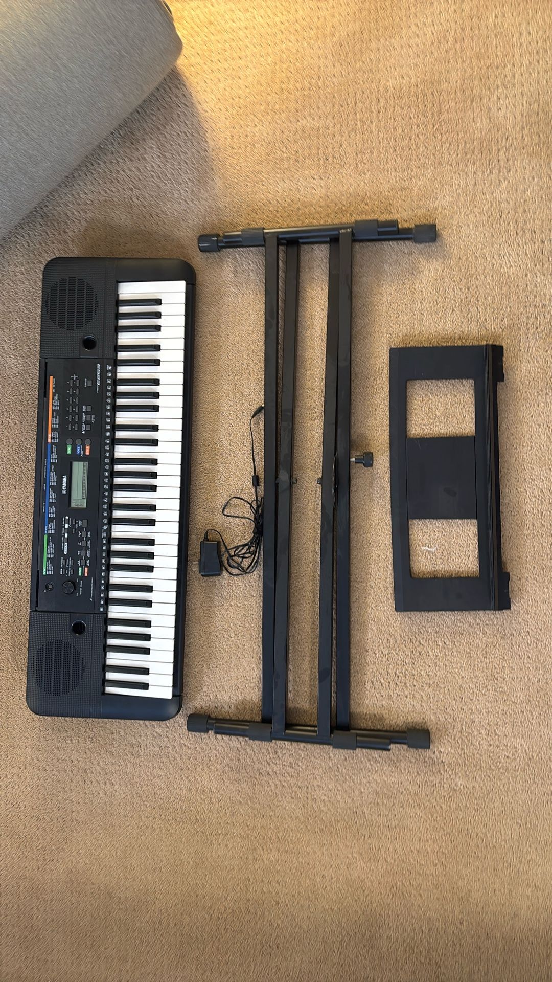 Electric Yamaha Keyboard 