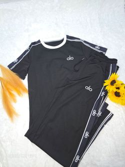 New Women’s 2-Piece Athletic Sets – Trendy & Comfortable