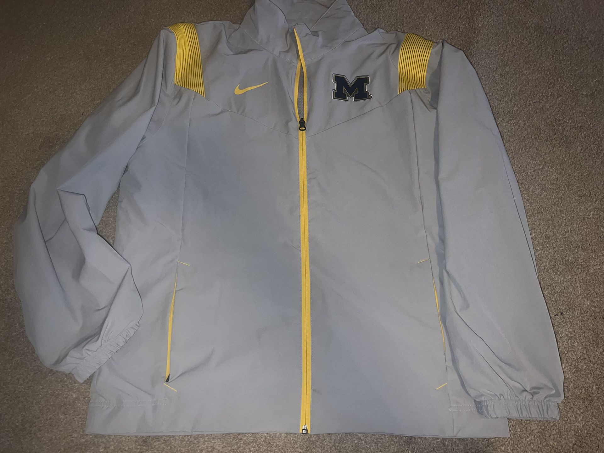 Michigan Nike Michigan Wolverines Football On-Field Sideline Jacket DN6238-007 Sz Medium