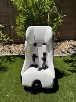 CLEK Foonf Convertible Car Seat - Like New