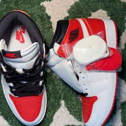 DS (Never Worn) Air Jordan 1 Retro High OG Heritage 8.5M ( No Box )
