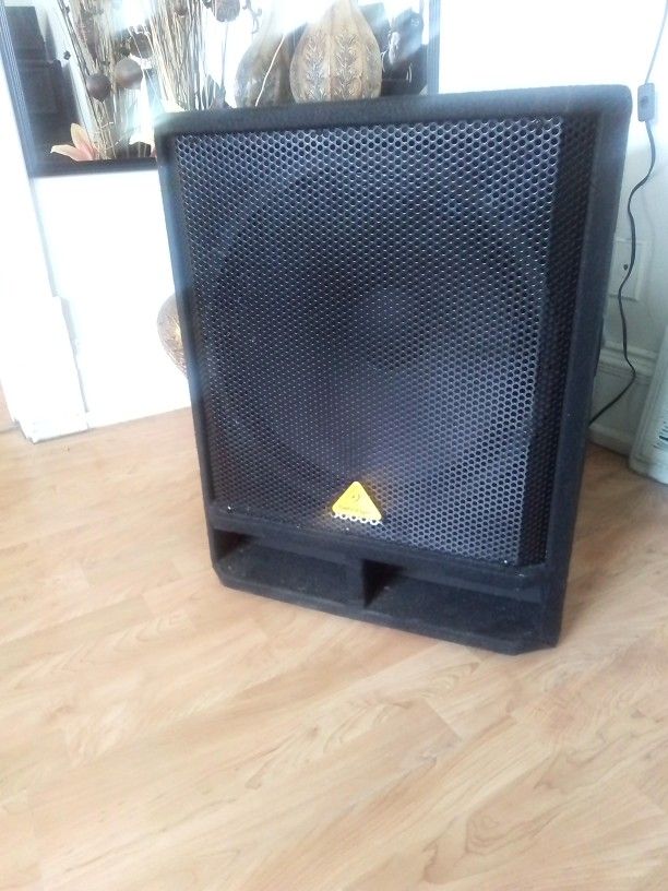 Subwoofer Behringer