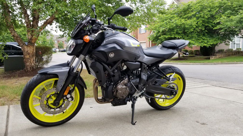 2016 Yamaha FZ-07 motorcycle
