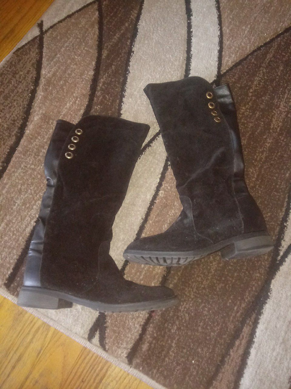 Size 8.5 women boots $10