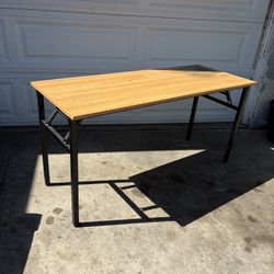 Foldable Desk/ Table 
