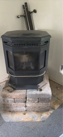 Black Freestanding Pellet Stove