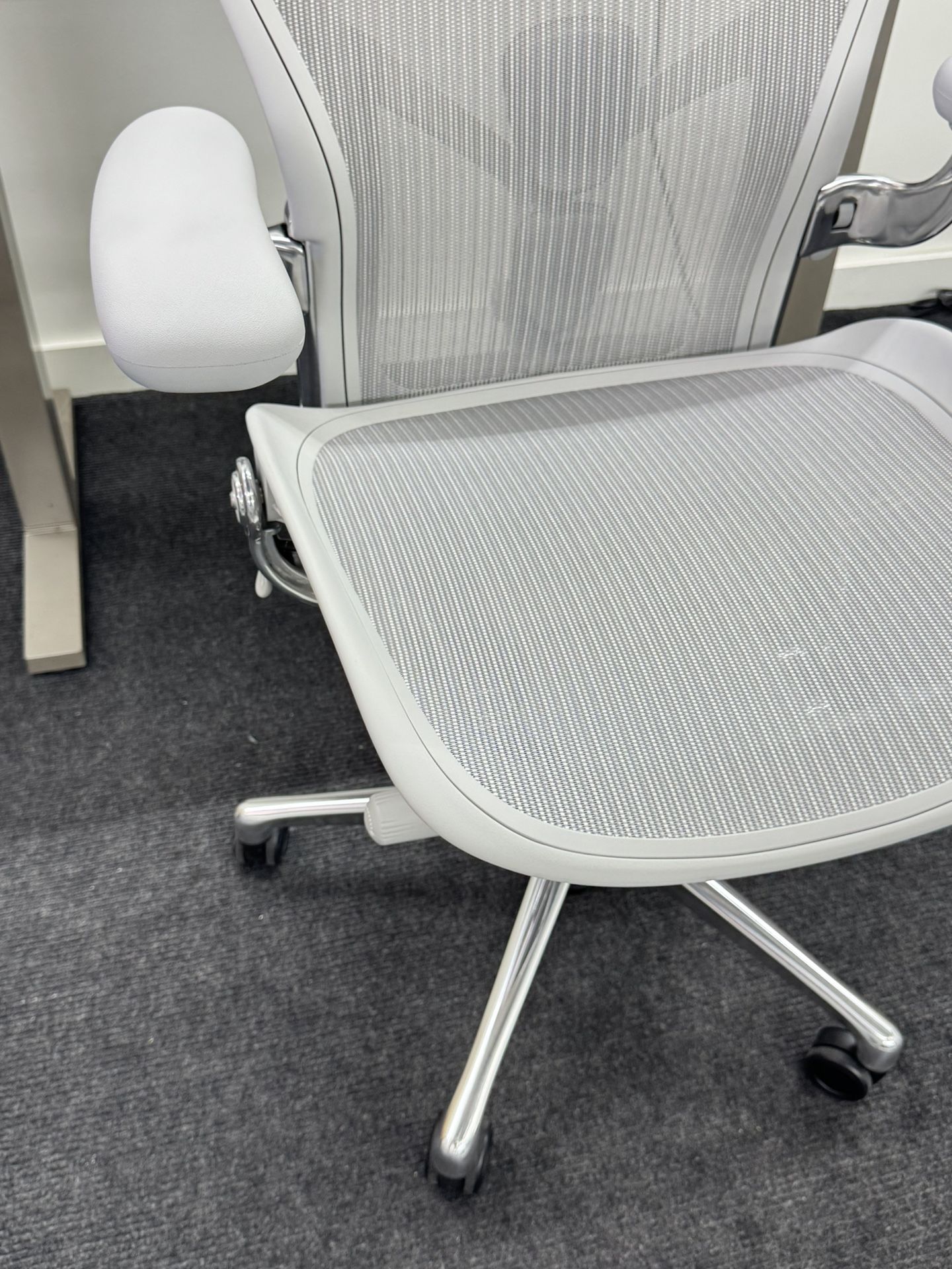 Aeron Polished Aluminum Herman Miller Aeron Remastered Aluminium