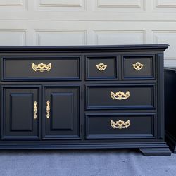 Stunning ✨ Black Thomasville Dresser & Nightstand 