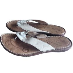 Born Women's Sz 9 Cream Leather Thong Slide Sandal Comfy Padded Flip Flop B.O.C
