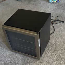 INSIGNIA Mini Fridge 