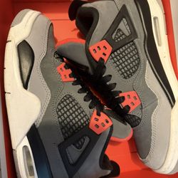 Air Jordan Retro 4