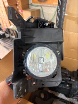 RAM 1 5 0 0 ———-2019 ——-2024 fog lights oem bracket and cap foglight complete