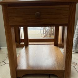 Riverside Furniture End Table With Drawer