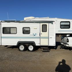 1998 Nash 24’ FifthWheel