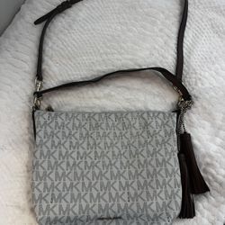 NWOT MICHAEL KORS Signature Elana Medium Convertible Hobo Crossbody Vanilla White