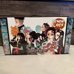 Demon Slayer: Kimetsu no Yaiba Complete Box Set: Includes volumes 1-23
