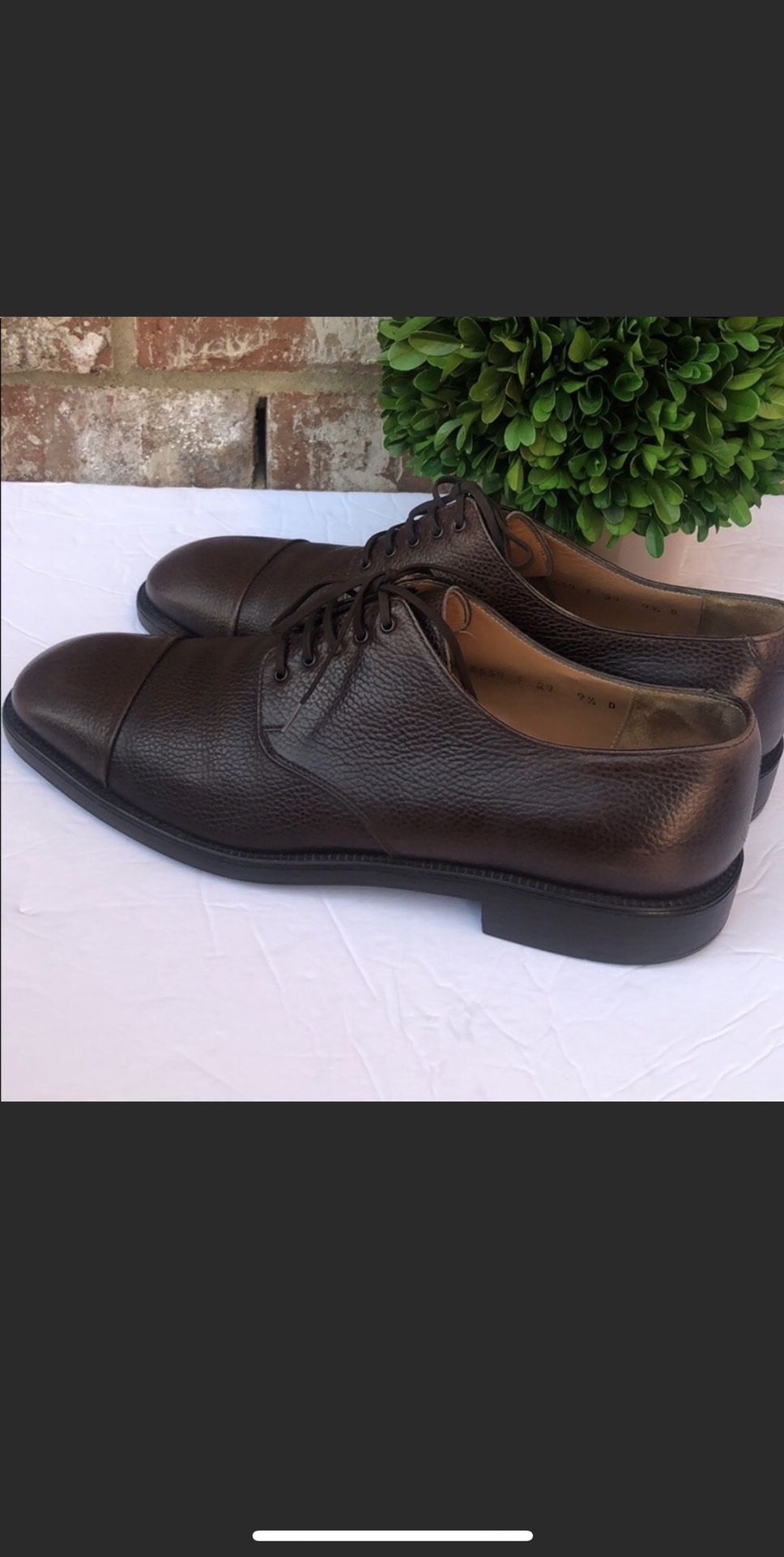 SALVATORE FERRAGAMO Leather Round Toe Oxfords