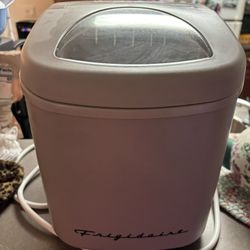 Frigidaire Ice maker 