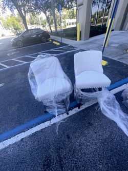 Table 4 Chairs And 2 Bar stools