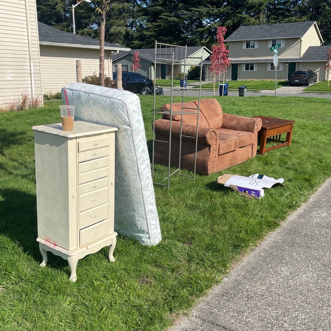 Craigslist free furniture deals