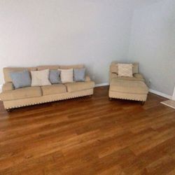 Couch & Chase With Ottoman 