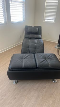 Chase chair and center table