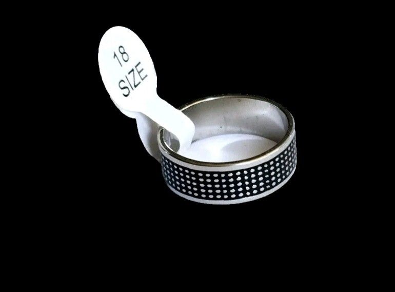 STUNNING STAINLESS STEEL SILVER UNISEX SIZE 8 EMBOSSED ETERNITY BAND NEW RING