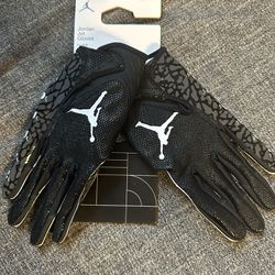 Brand new With tags Men’s Jordan Football Gloves size Medium 