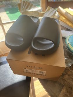 Yeezy Slides onyx