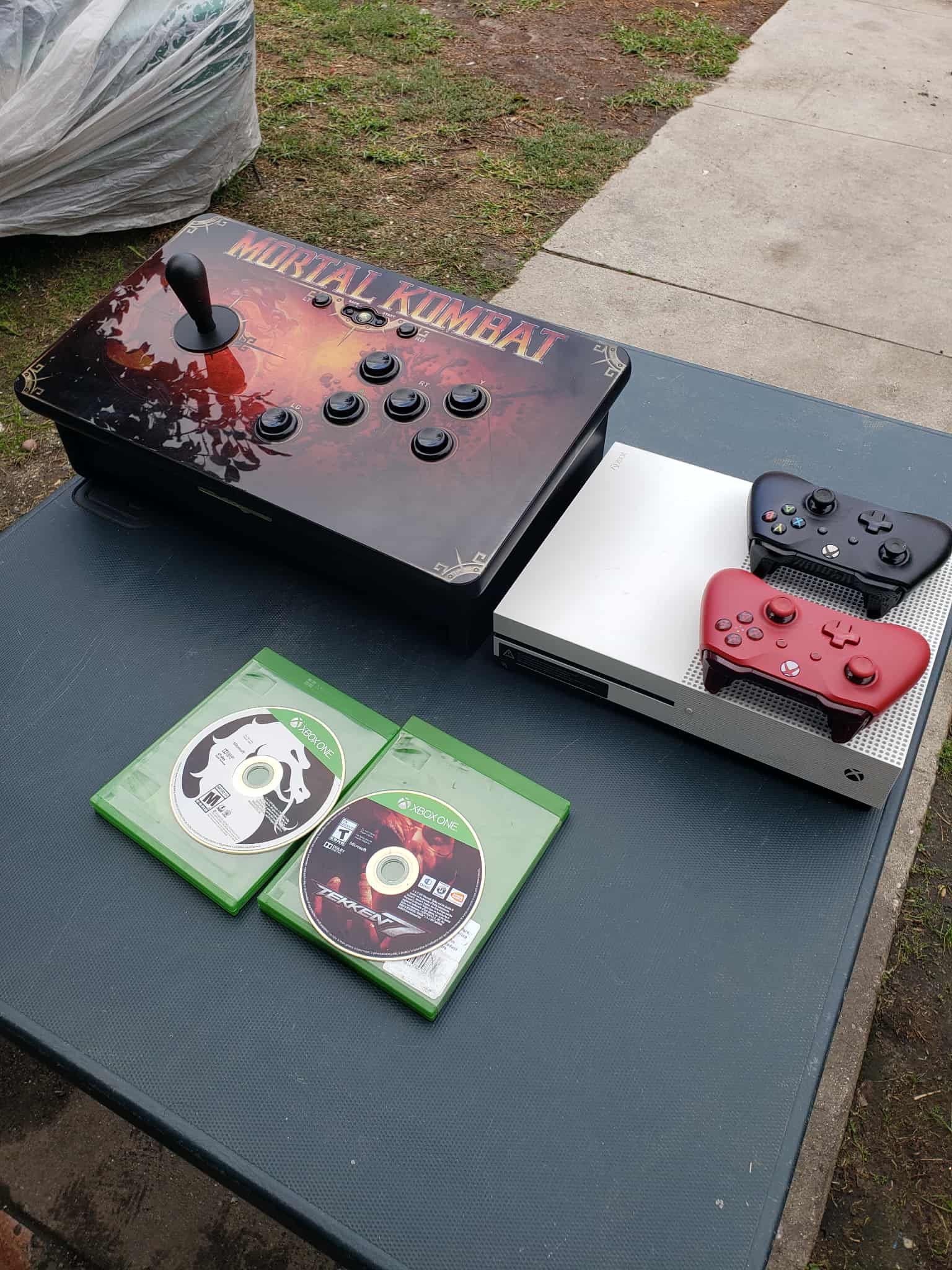 2020 Xbox One S 1000GB, 2 Controller & station To Play Mortal kombat Tournament arcade with cheat codes & Game all for $440! Or Trade Are welcome