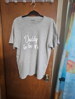 Daddy to be T-shirt sized large