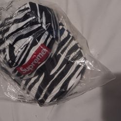 SUPREME HAT 