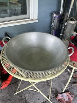 Cast aluminum 24inches caldero. Excellent for paella , arroz con pollo .like new used once .