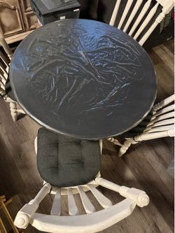 Round white wood table
