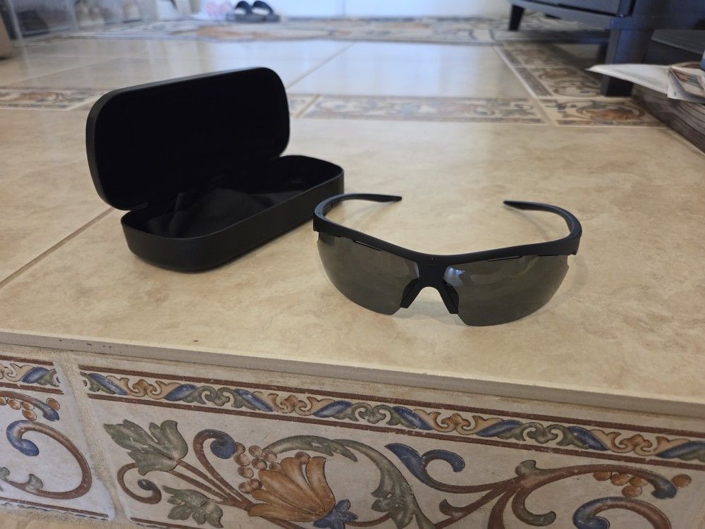 Puma Polarized Sports Sunglasses With Case And Cleaning Cloth