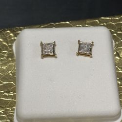 Diamond Stud Earrings 