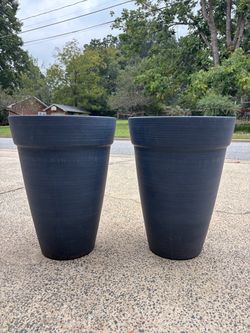 Large Plastic Navy Planters