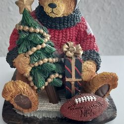 Football NFL Tampa Bay Buccaneers Bear Figurine 2002 Memory Company Christmas