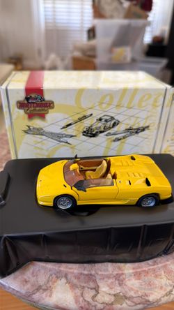 Matchbox 1995 Yellow Lamborghini Diablo 1:43 Model Car