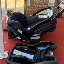 Graco Car Seat W/ Extra Base 