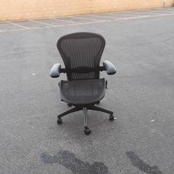 HERMAN MILLER AERON CHAIRS SIZE B