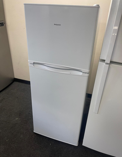 Hotpoint Top Freezer Fridge – White, Clean, Adjustable Shelves