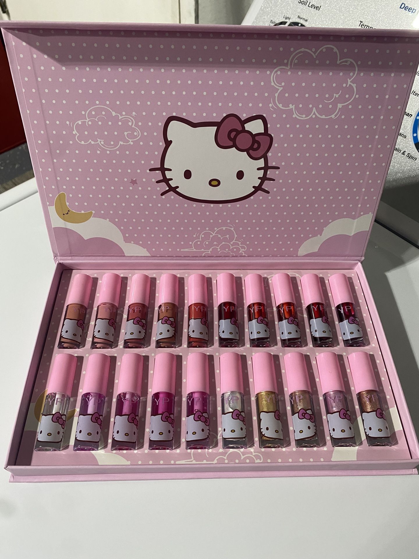 Hello Kitty 20 Pcs Lip Set