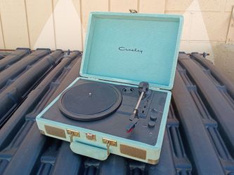 Crosley turntable and speaker with bluetooth