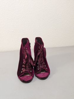Laura Conrad Heels Size 6