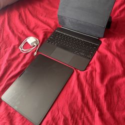 (BUNDLE) 13 Inch iPad Pro M4 - 256G OLED - Space Black Color