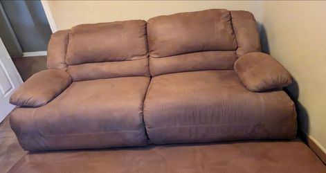 Signature Design by Ashley® Hogan Mocha Reclining Sofa - Like New