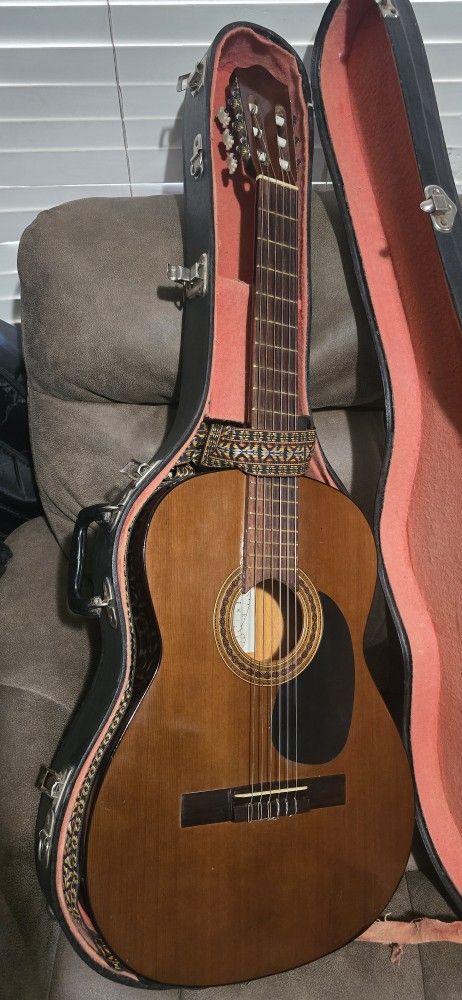 GUITARRA ACOUSTICA CLASICA ANTIGUA ,DE PARACHO $180 OBO