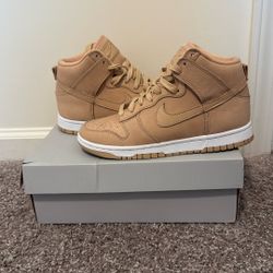 Women’s Nike Dunks ( Beige) 