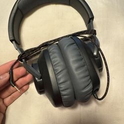 Headphones 🎧 